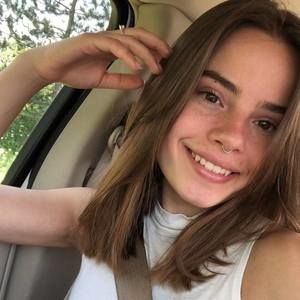 Meet your Posher, Leah